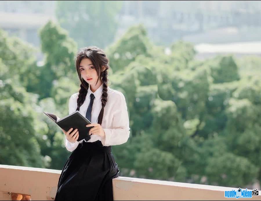 Picture of Tiktoker Hoai Thu transformed into a beautiful schoolgirl