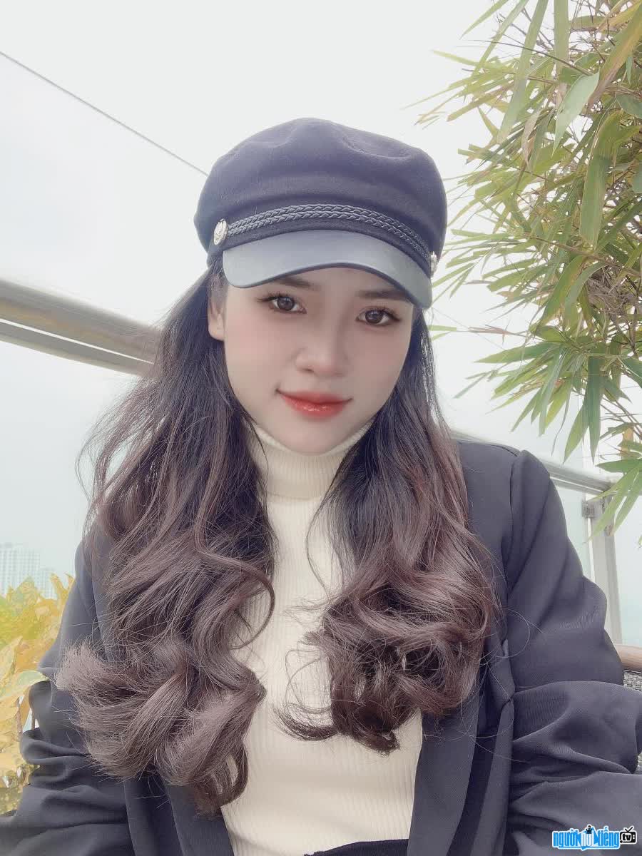 Trần An Vy đang là idol live stream của app Alive
