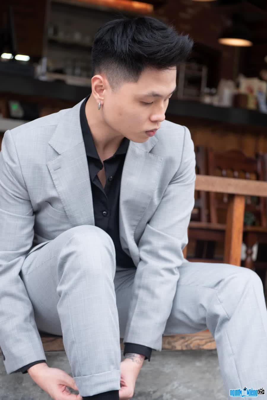 Youtuber Ta Pham is handsome and handsome