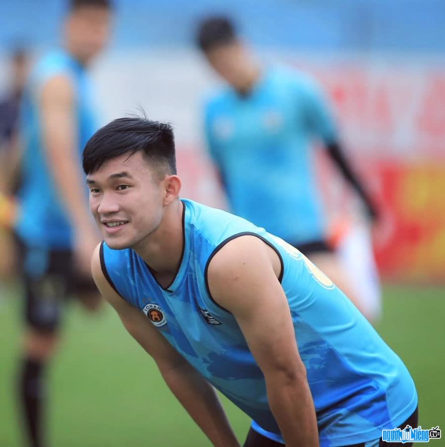 Cầu thủ Nguyễn Hồng Sơn chăm chỉ tập luyện