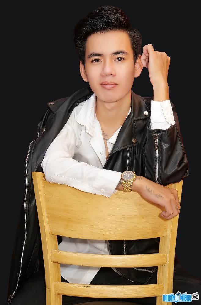  Pham Duy Linh - talented young male singer
