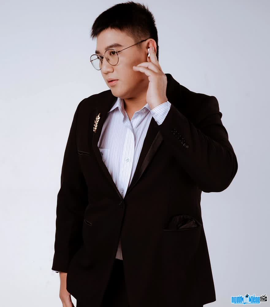 handsome and stylish CEO Nguyen Huu Long (Pa Chia Bun)