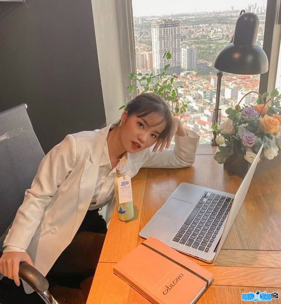 Hình ảnh xinh đẹp của nữ CEO Khánh Hòa trẻ tuổi và tài năng