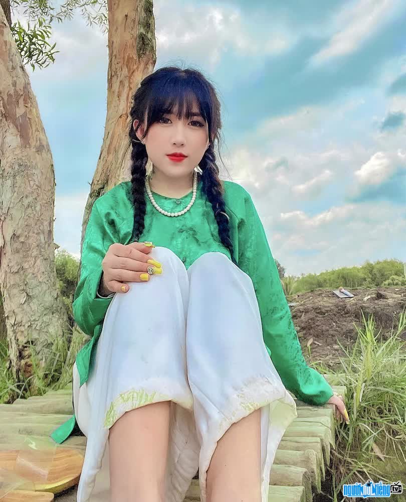  Tran Thi My Duyen (Bi)- talented female youtuber