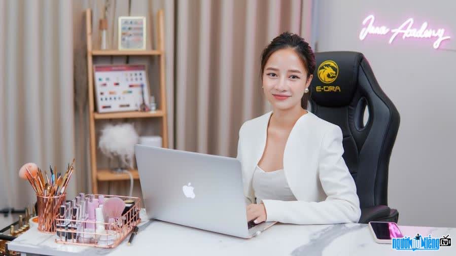 Nghi Thao is CEO of Luna Academy