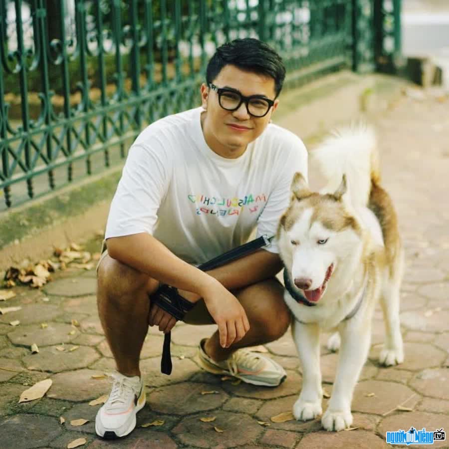 Viet Anh Pi Po's Tiktoker image with Butin's dog