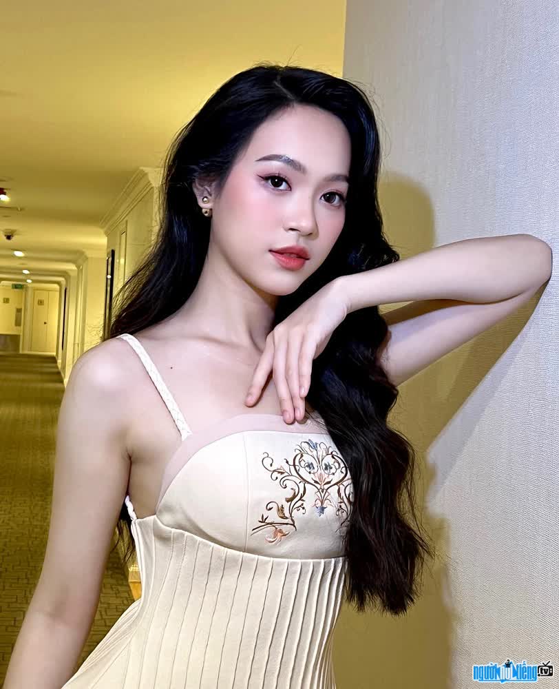  1st runner-up Trinh Thuy Linh is beautiful and sweet