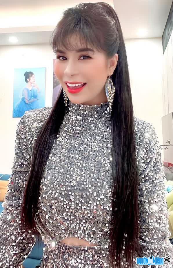 Linh Hoa - nữ ca sĩ tài năng