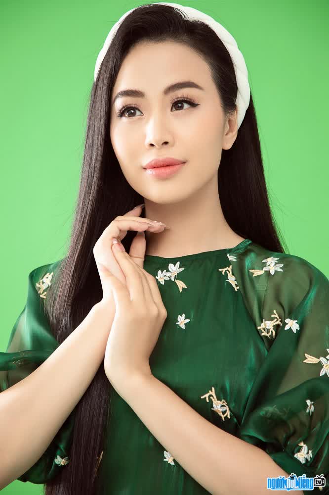 Duong Hue - beautiful and talented female singer