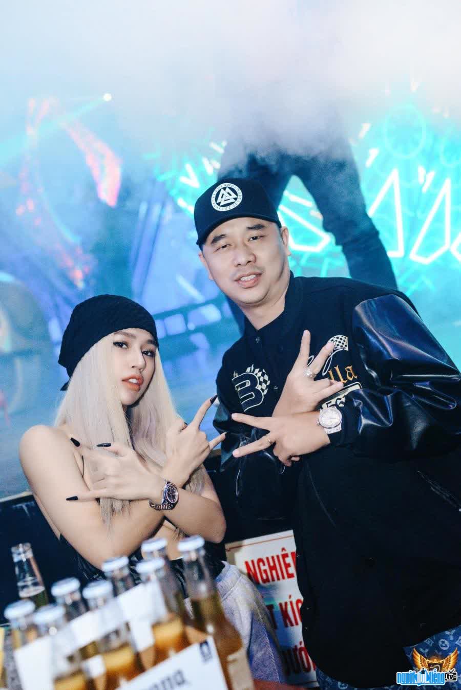 Rapper Joke D là một MC Hype tại một club