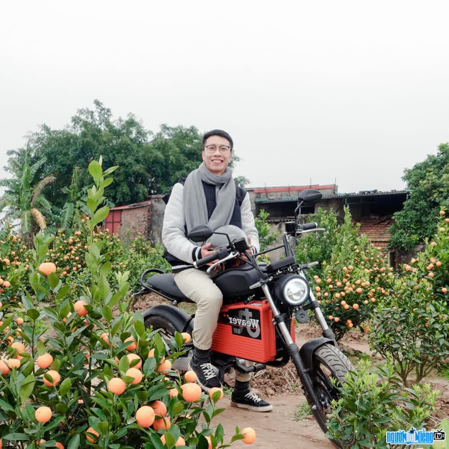 Hình ảnh Vlogger Dế Mèn Du Ký trong dịp tết Nguyên Đán
