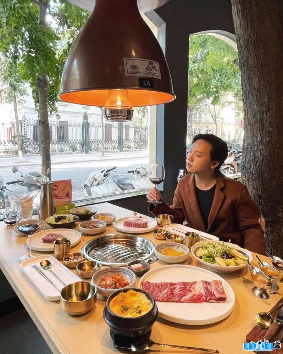Food Blogger Tran Duy Long has a passion for food.