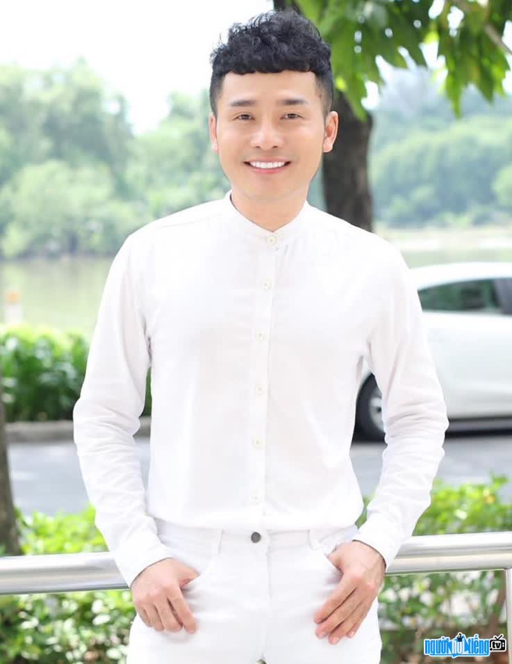  Lee Nhat Phong - talented young male singer