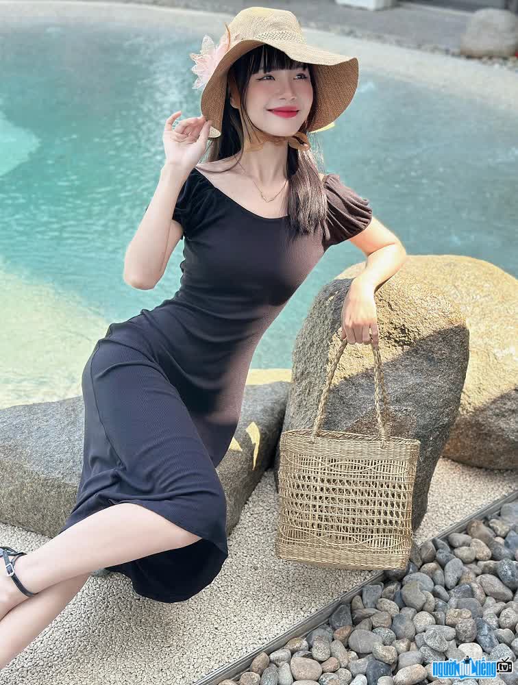 Phạm Thị Thu Hằng - nàng mẫu ảnh xinh đẹp và tài năng