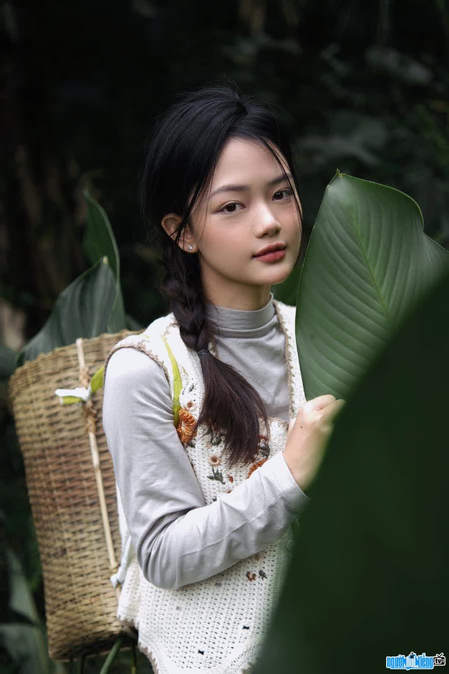 Hình ảnh Tiktoker Nguyễn Lâm Anh hóa thân thành cô thôn nữ đáng yêu