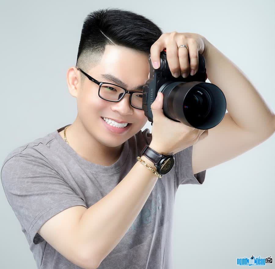Handsome image of photographer Trang Minh Tho