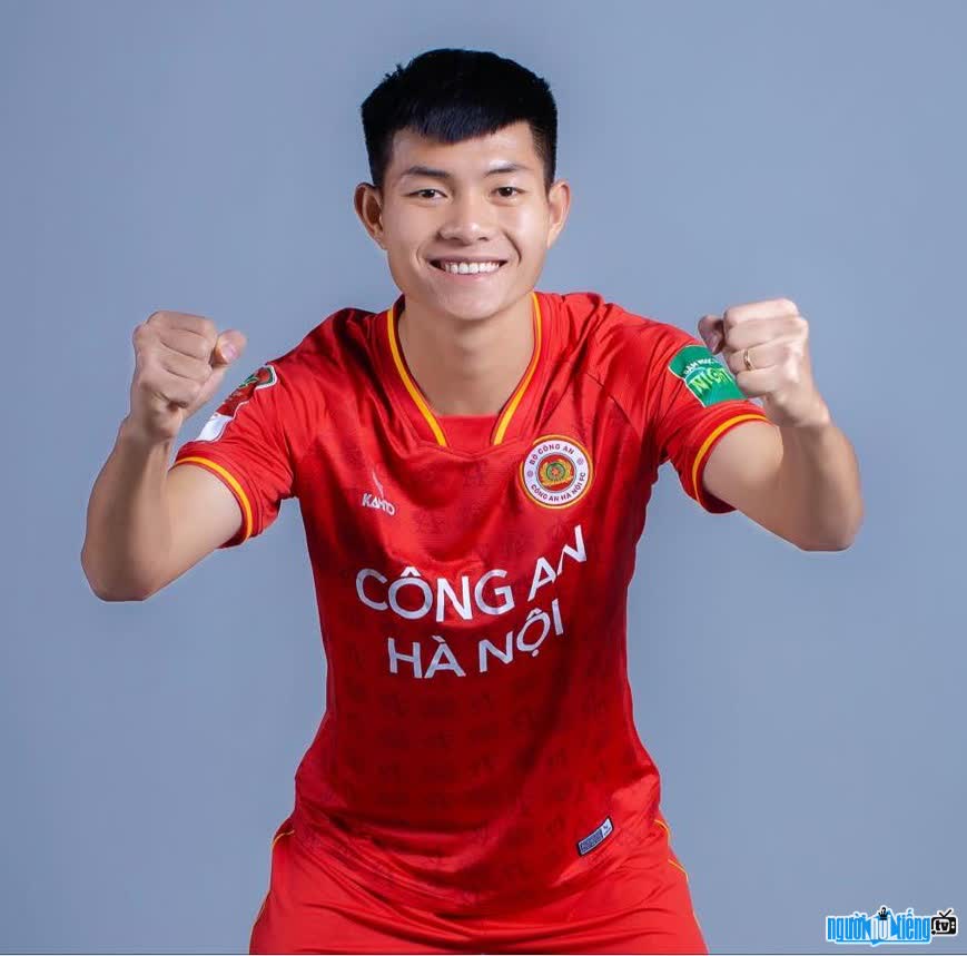 Handsome image of the player Phan Van Hieu