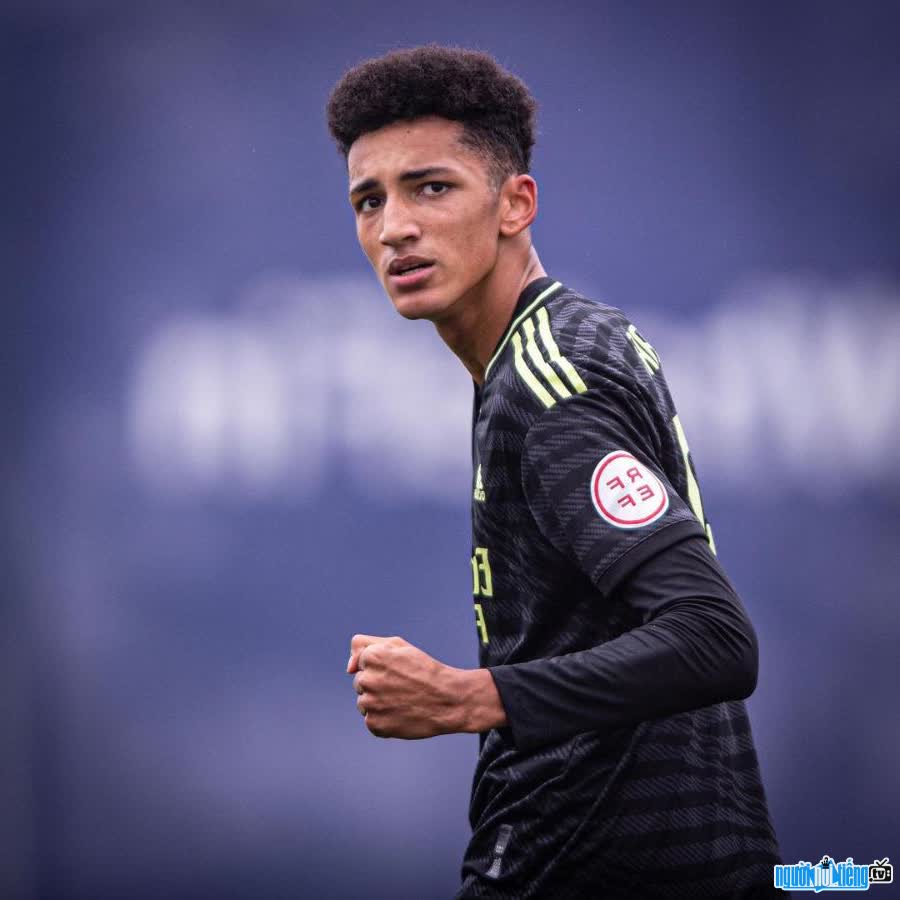 Player portrait photo of Alvaro Rodriguez