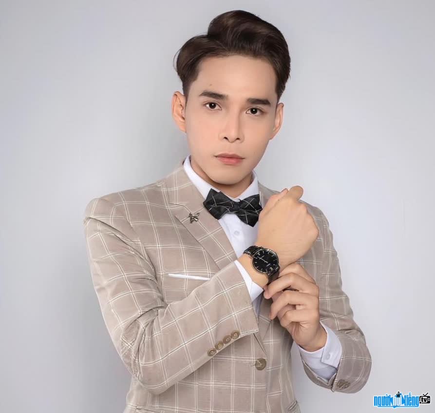 Close-up of the handsome face of male MC Mai Thanh Huy