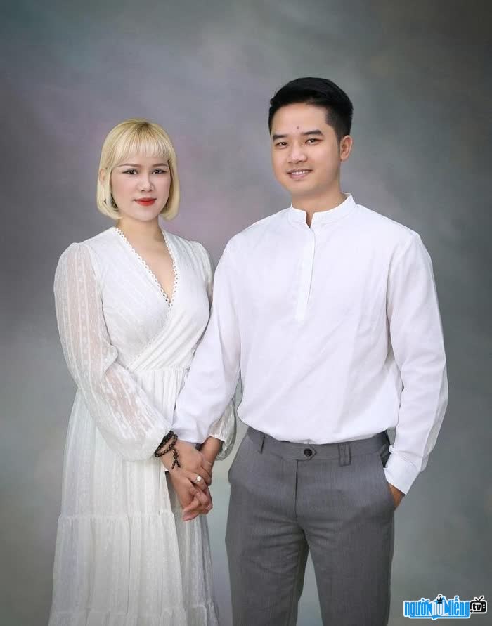 Hình ảnh Tiktoker Tùng Nguyễn và vợ là Cô My