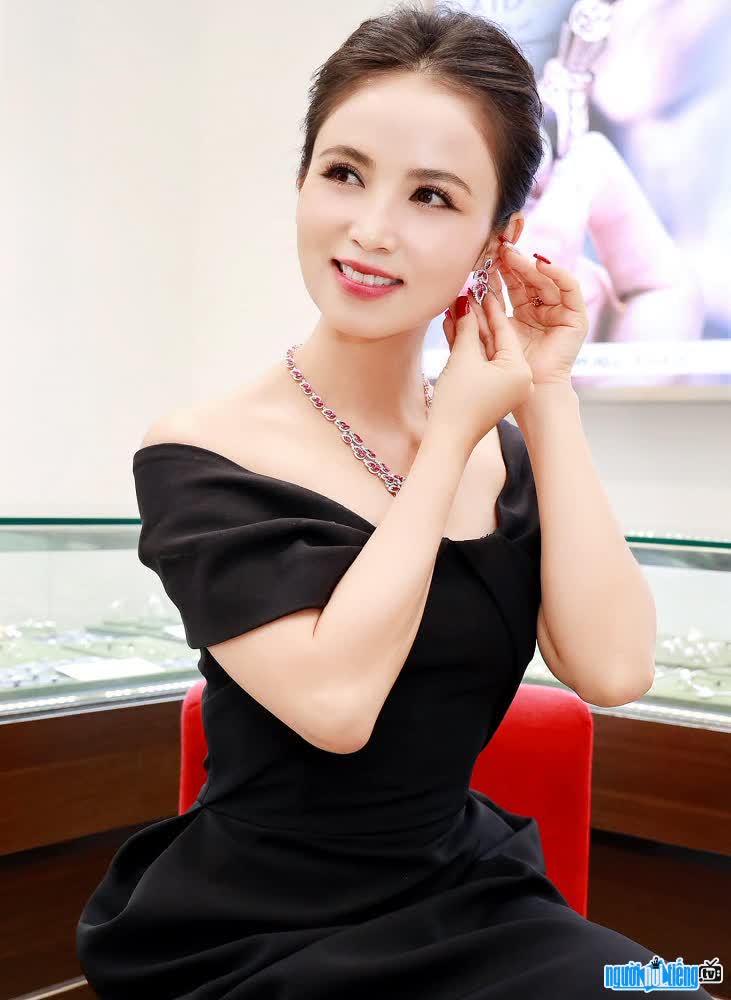 Hồ Phạm Thanh Giang xinh đẹp quyến rũ