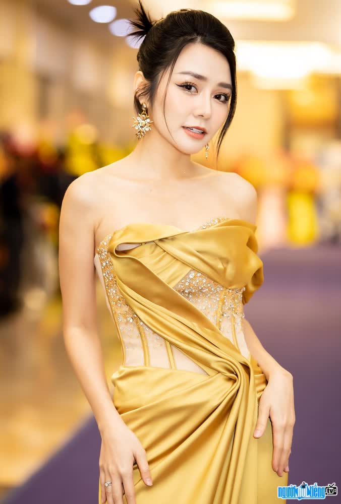  Thu Thuy is beautiful and charming
