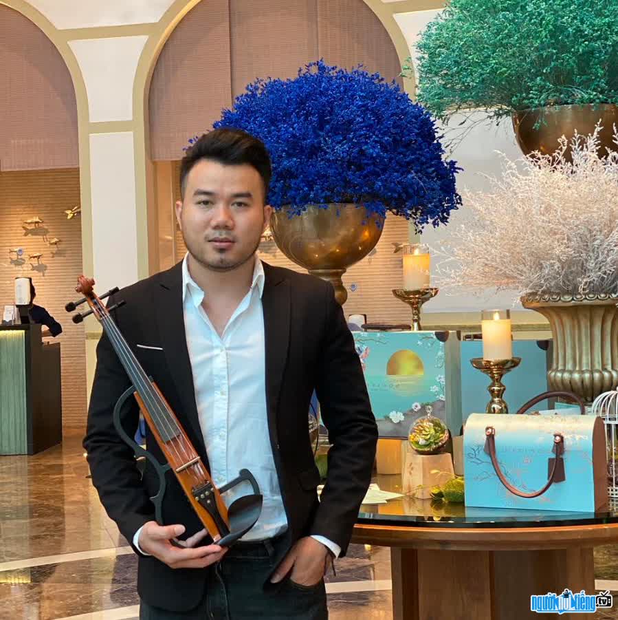 Ho Hoang Liem going on a violin tour to raise funds for charity