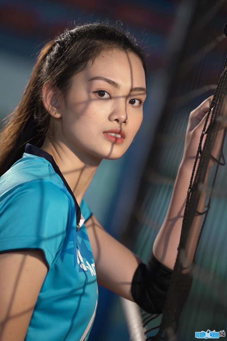 Volleyball player Nguyen Thu Hoai possesses beautiful beauty