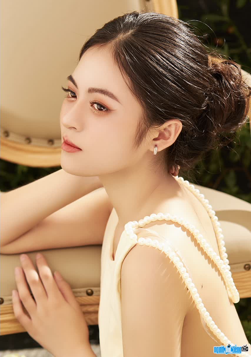 Tran Thi Hue owns a beautiful beauty