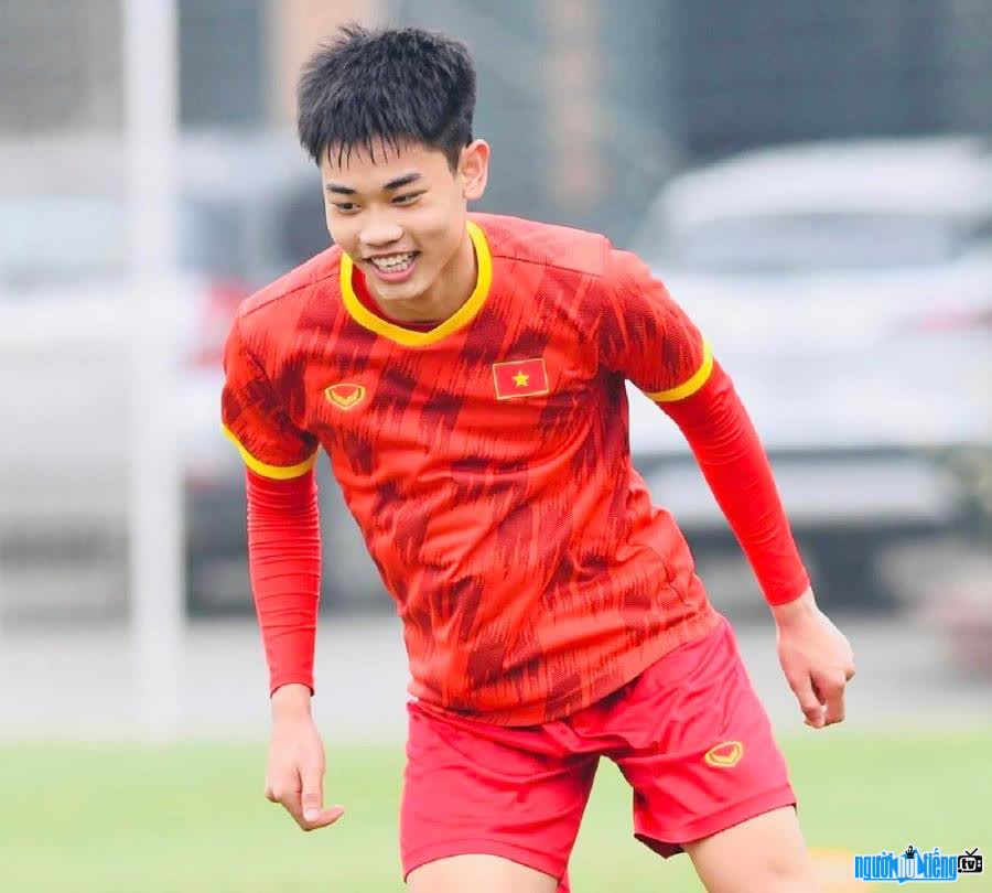  Nguyen Dinh Bac confident on the football field