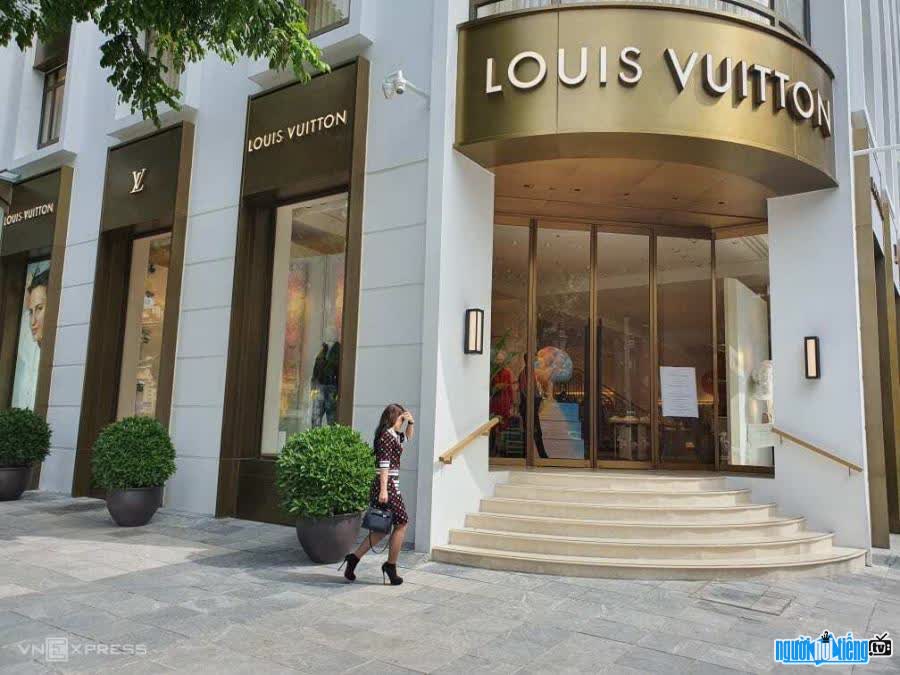 Hình ảnh một tòa nhà Louis Vuitton
