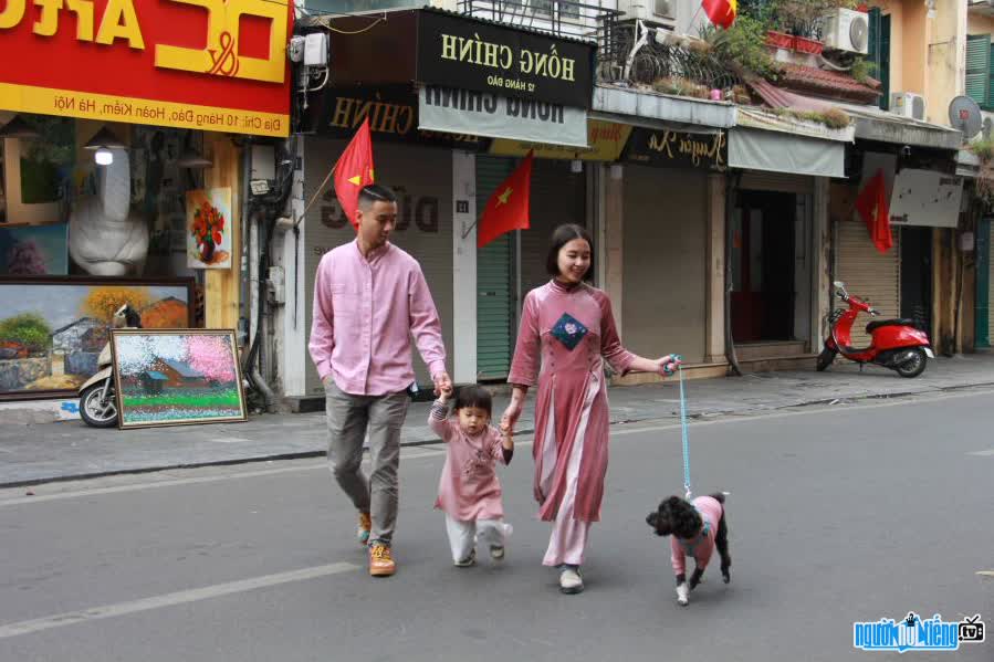 Minhee family picture walking on the street