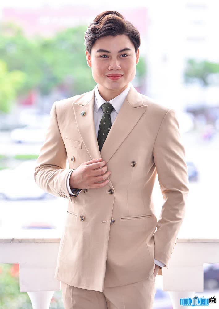 MC Le Thang handsome and elegant