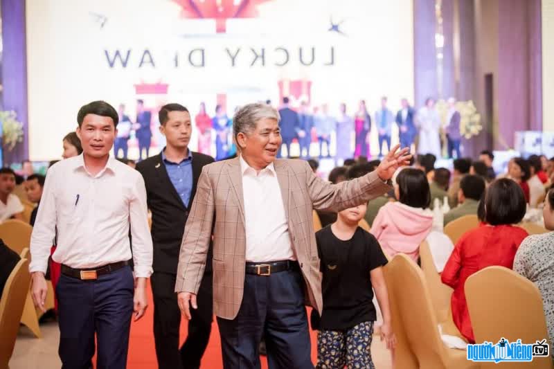 Hình ảnh chủ tịch Tập đoàn Mường Thanh - ông Lê Thanh Thản tại một sự kiện của tập đoàn