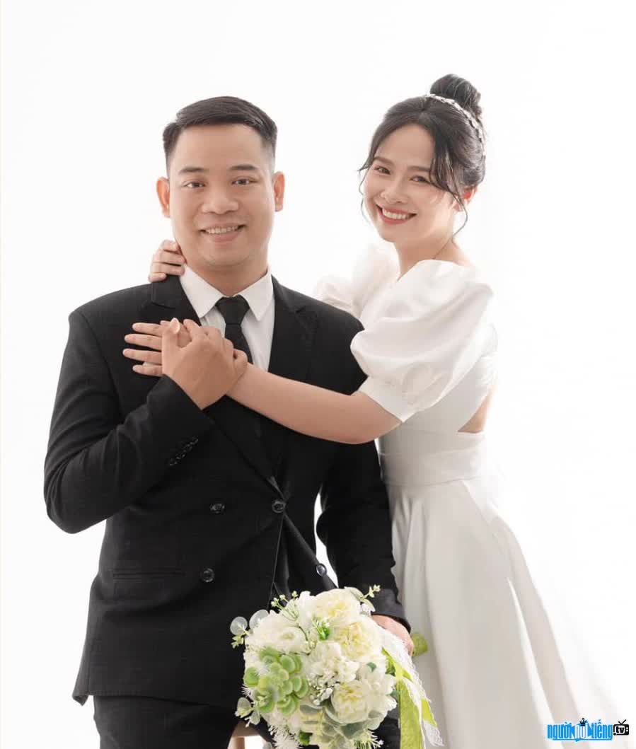 Wedding photo of singer Yul Lee Tran Khanh Ly