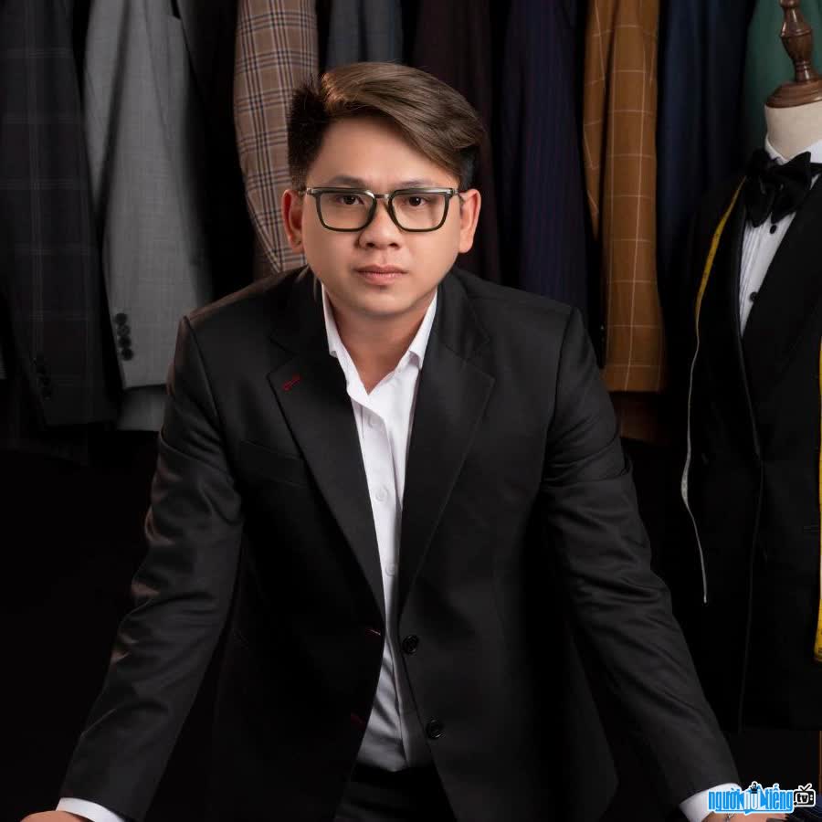 Picture of multi-talented CEO Dang Khang