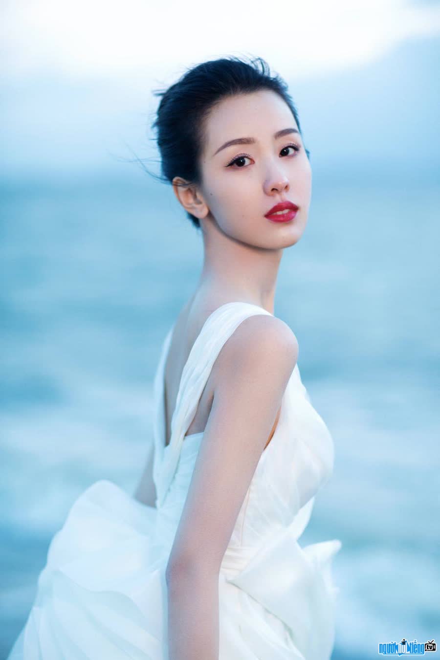 Cận cảnh nhan sắc xinh đẹp của diễn viên Trần Đô Linh