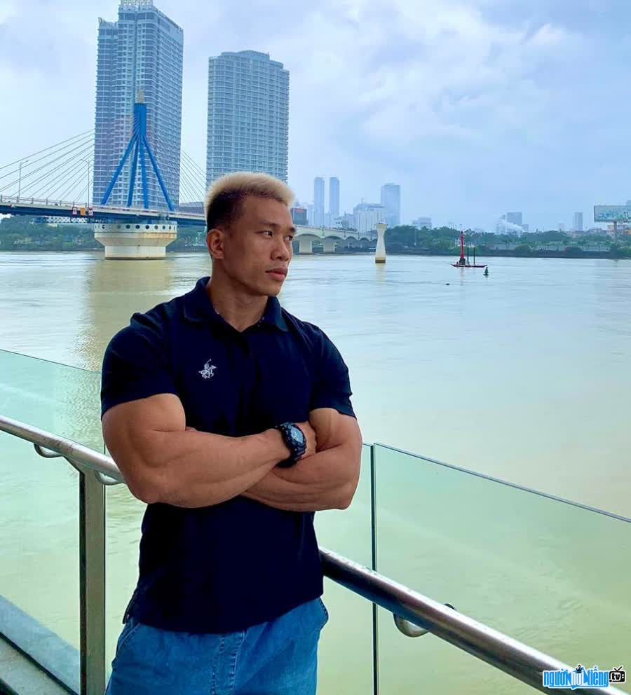  handsome Vo Anh Kiet with strong muscles