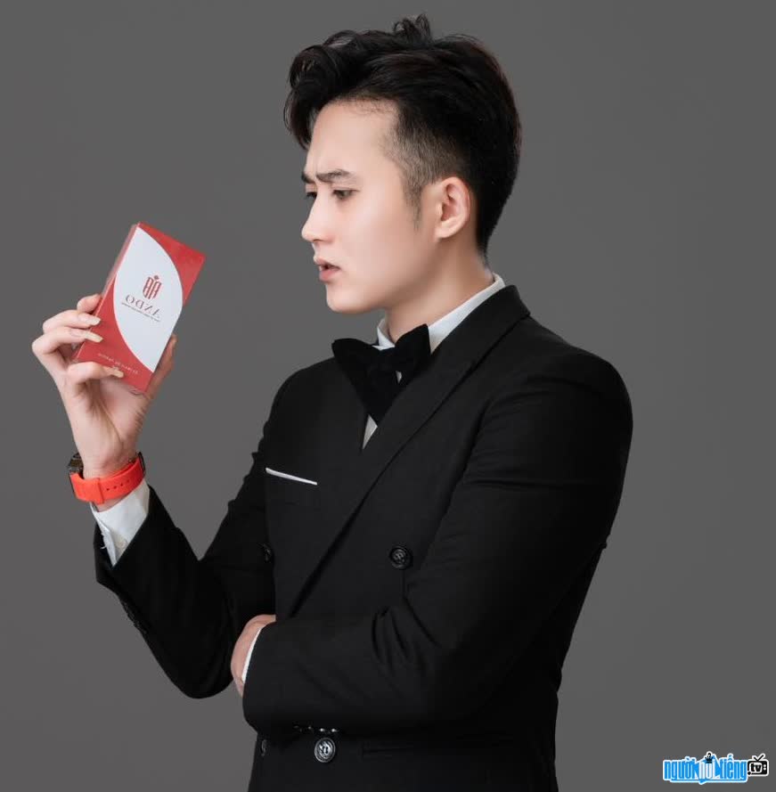 Tran Quang Binh is handsome and elegant