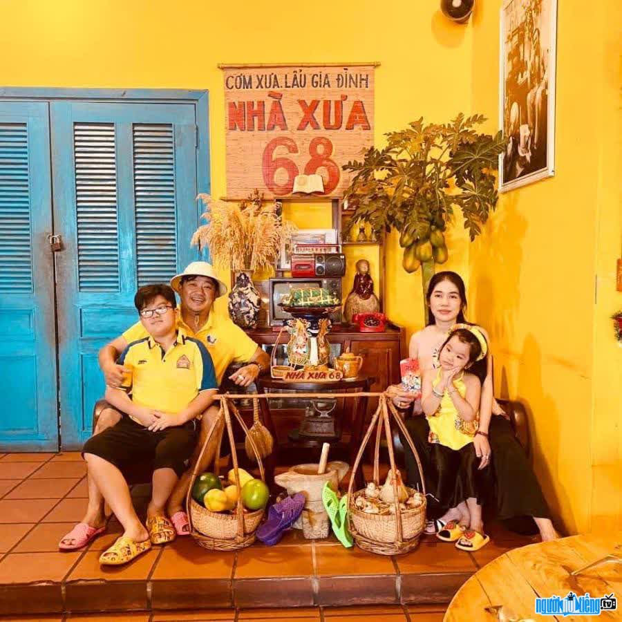 Hình ảnh gia đình hạnh phúc của Lâm Phước Khánh