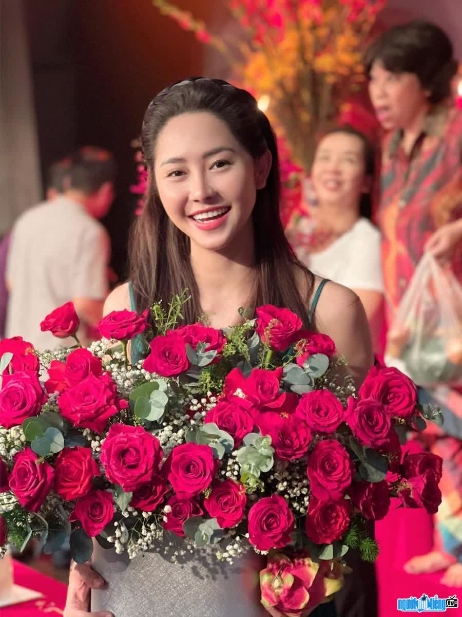 Diễn viên Tường Vi đảm nhận vai nữ chính phim Hoa hồng cho sớm mai