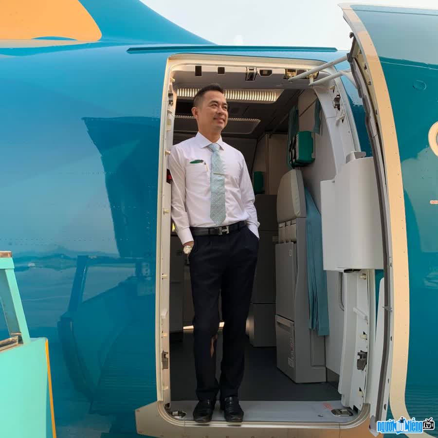 TikToker Nam Phong từng là tiếp viên hàng không của Vietnam Airlines