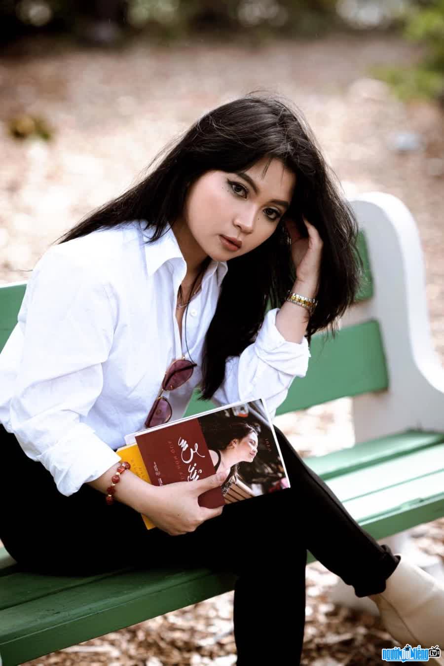 Writer Gari Nguyen owns many best-selling books on e-commerce platforms