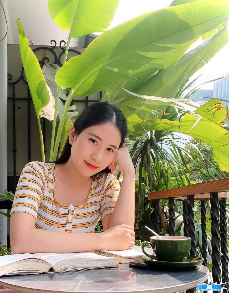 A close-up of blogger Trieu Nguyen Huyen Trang's beautiful beauty