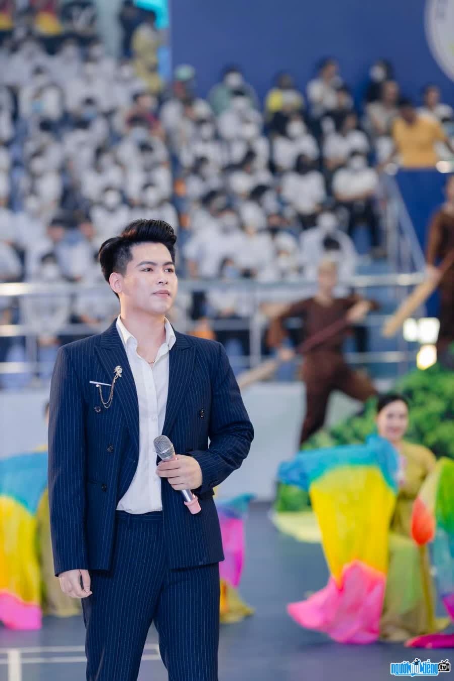 Ca sĩ Thanh Bình vừa cho ra mắt single đầu tay mang tên "Tấm hình"