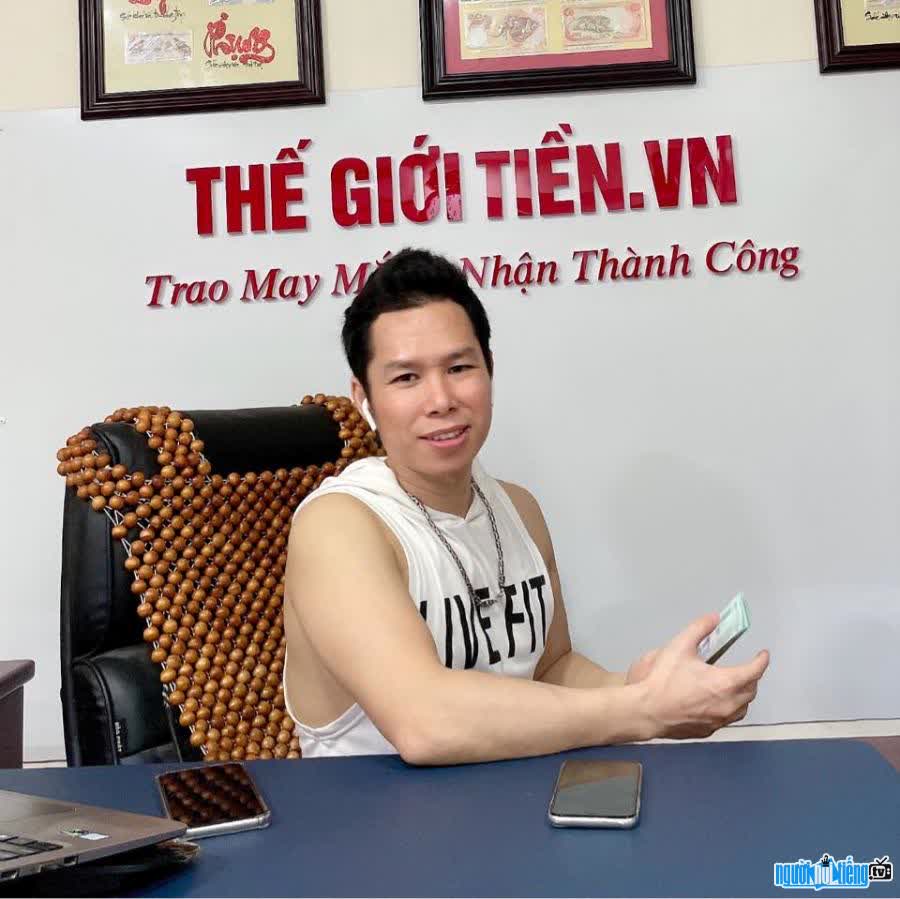 Tiktoker Chính Vương còn thường xuyên chia sẻ những điều thú vị xoay quanh việc sưu tầm tiền cổ