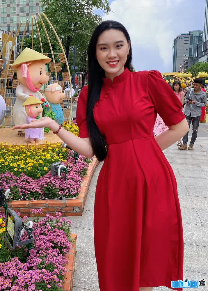 Lê Thị Phương Thảo xinh đẹp nổi bật với chiếc đầm đỏ