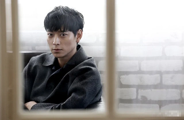 Diễn viên Kang Dong Won vướng tin đồn hẹn hò với Rose của Blackpink