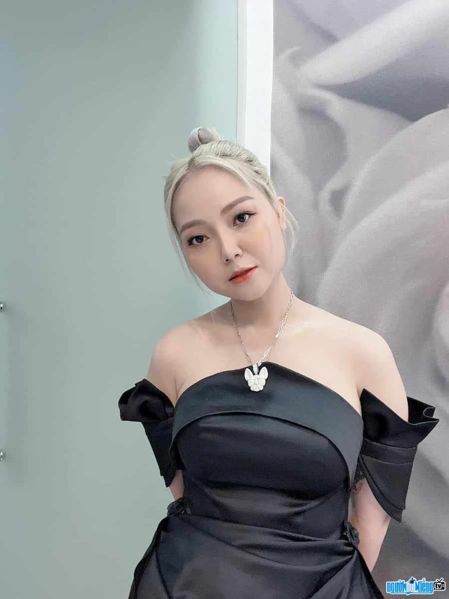Tiktoker Nguyễn Thị Kim Xuyến là chủ nhân của shop mỹ phẩm Chảnh Beauty