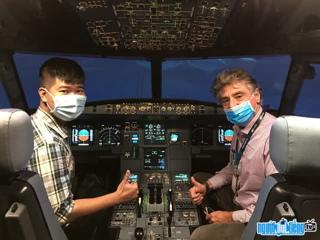 Nguyễn Hà Minh Hoàng có cơ hội được trải nghiệm nhiều loại máy bay khác nhau
